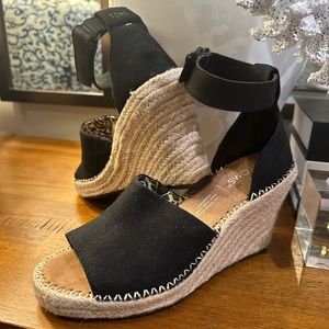TOMS Marisol Espadrille Wedges with ankle strap Sze 6